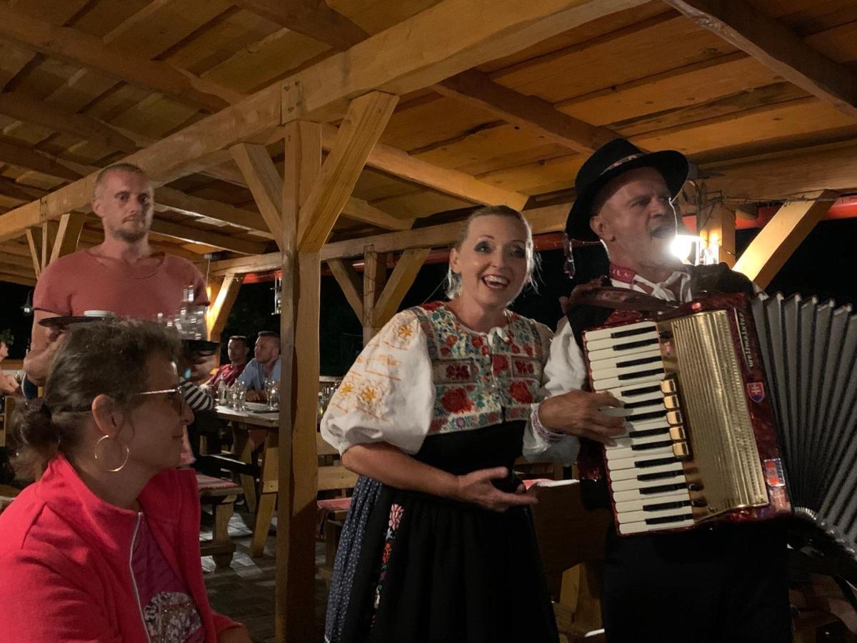 Banská Štiavnica Penzion Turista מראה חיצוני תמונה